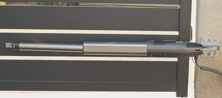 Automatismi per cancelli a battente